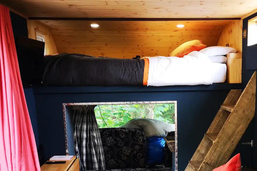 Cosy accommodation at Harri the Horsebox