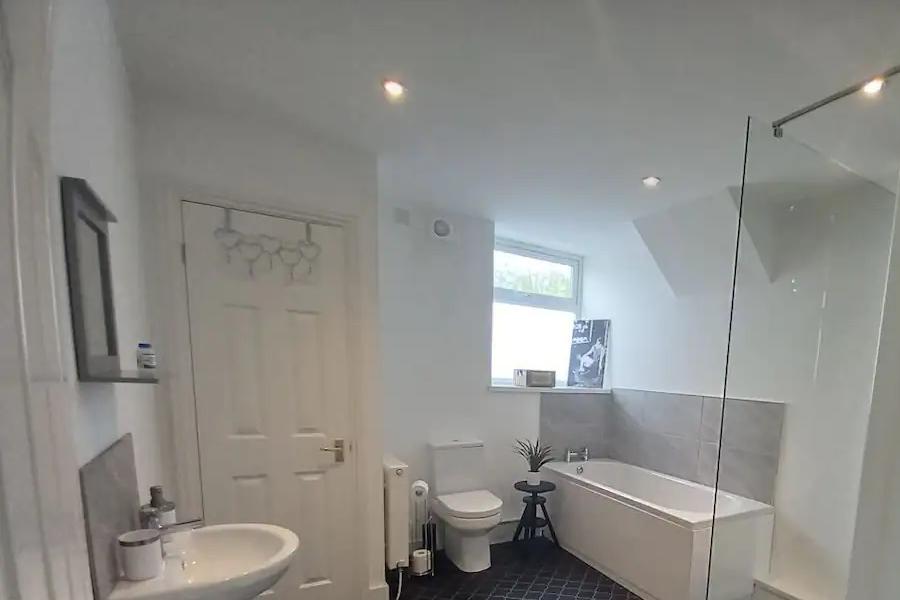 Bathroom at Mabon House