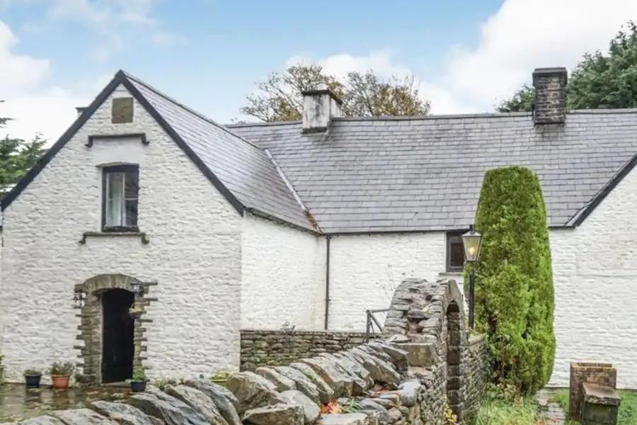 Grade II Listed Ty Newydd Farm