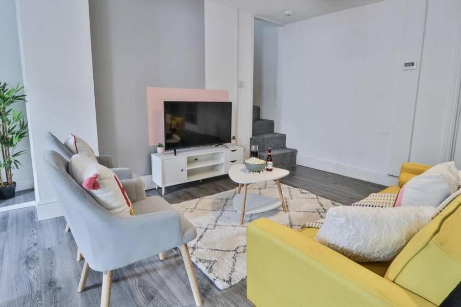 Living room at Cozy Cribs