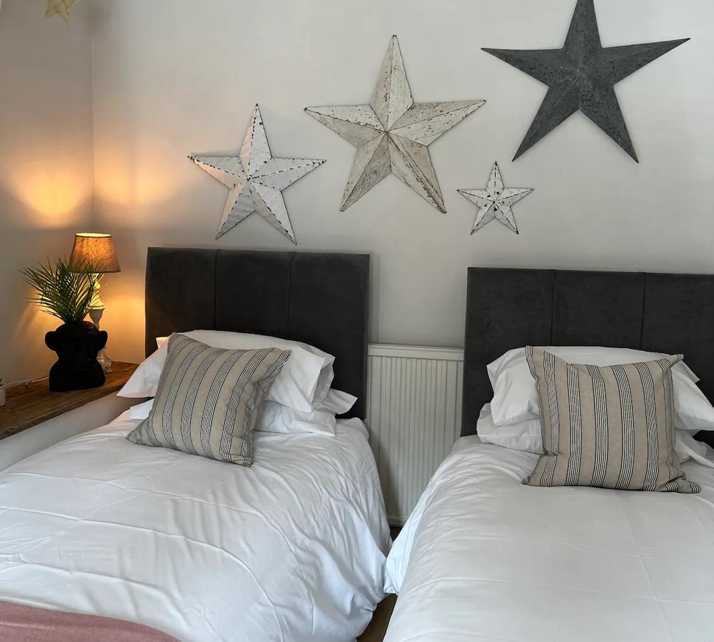 Sleep with stars at Cwtch Cottage