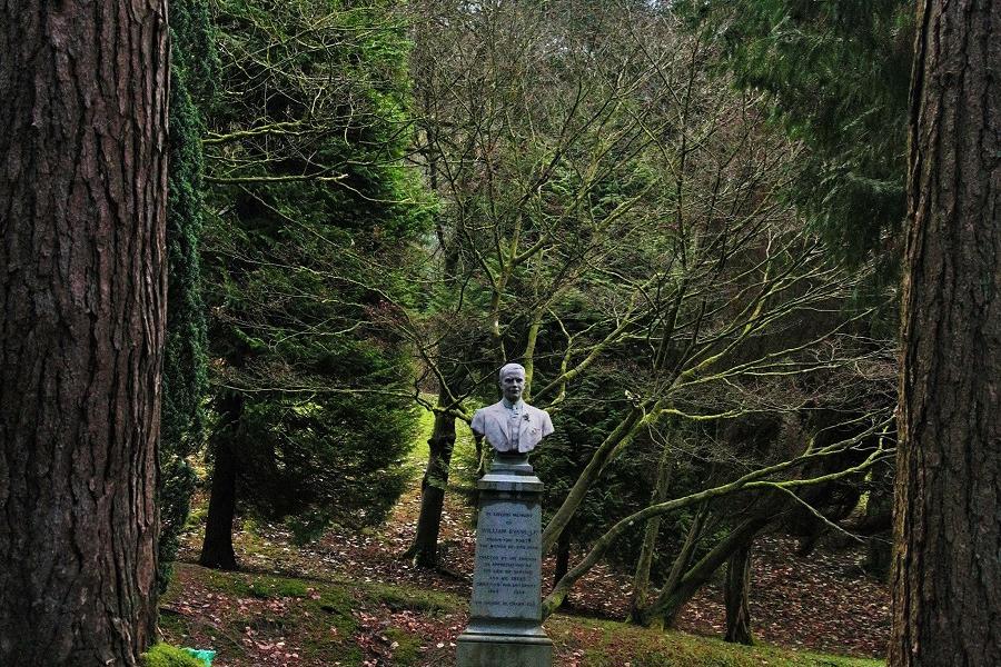 Commemorating park owner William Evans.