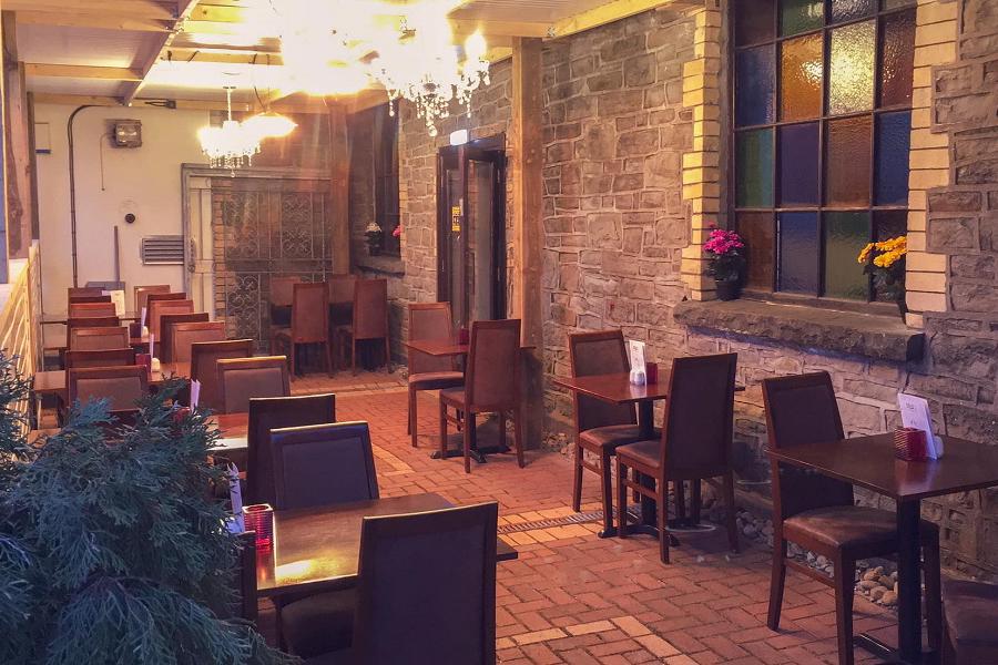 Dining area at Biller's Aberdare