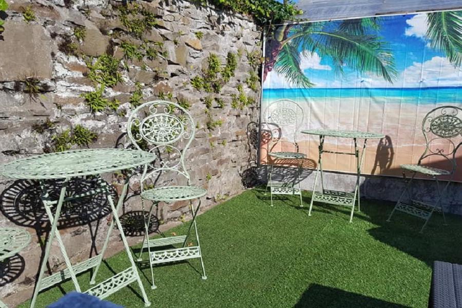 Outdoor dining at Mandy's