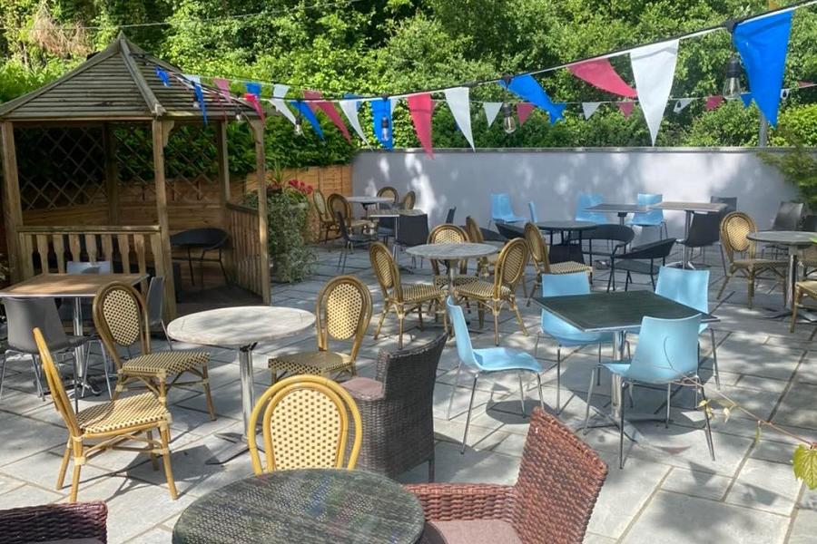 Outdoor seating at the Boars Head