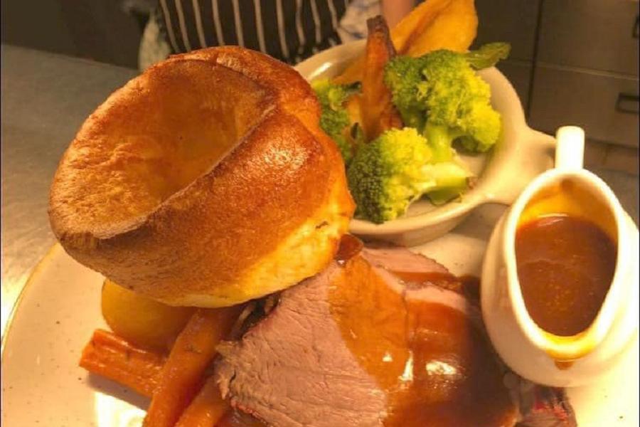 Roast dinner at Castell Mynach
